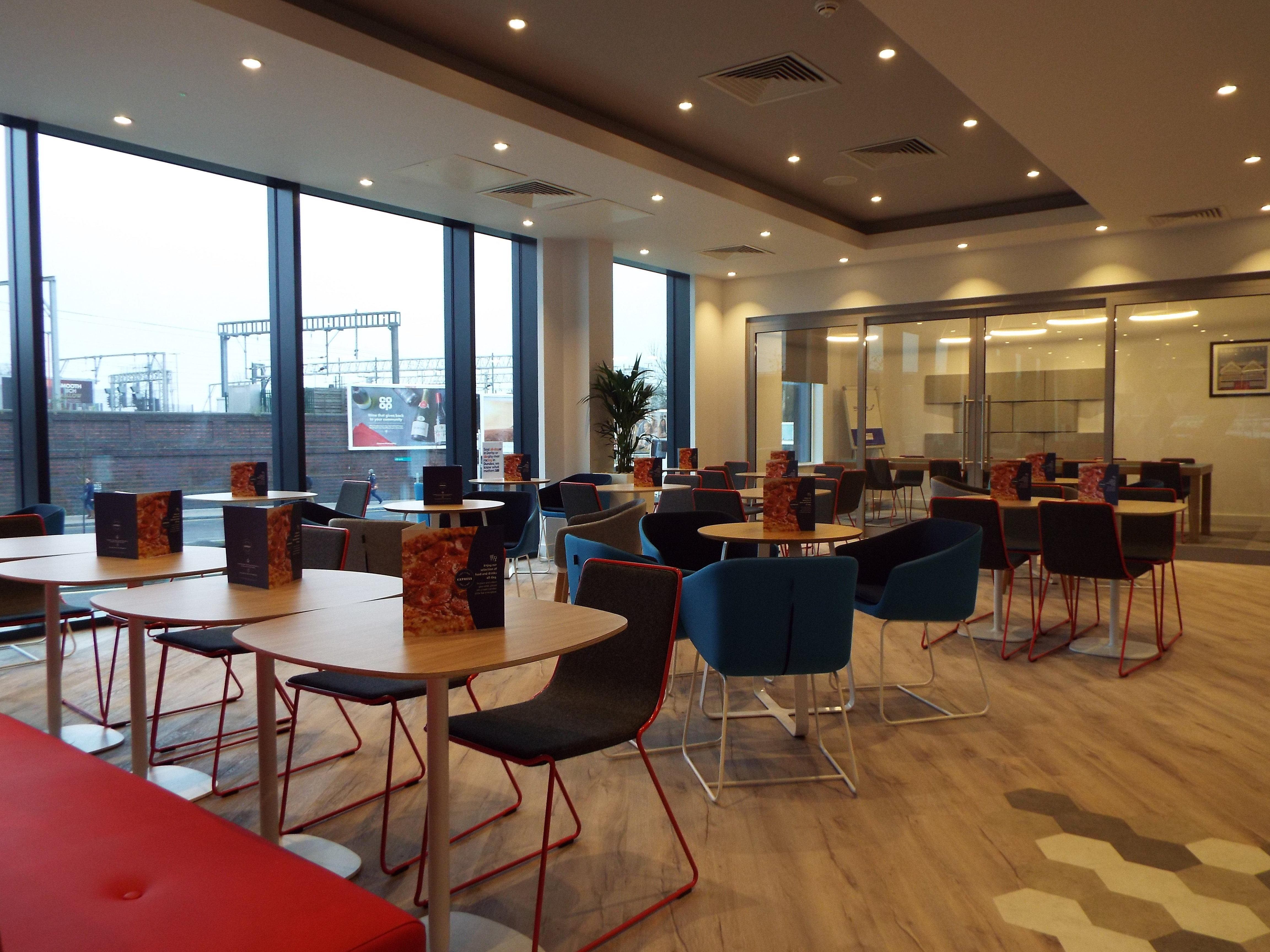 Holiday Inn Express - Stockport, An Ihg Hotel Экстерьер фото